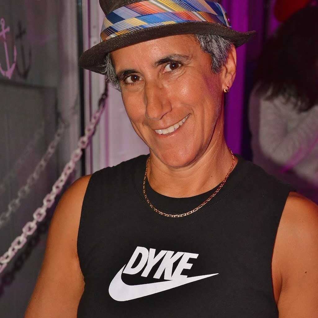 dyke sleeveless muscle tee in black