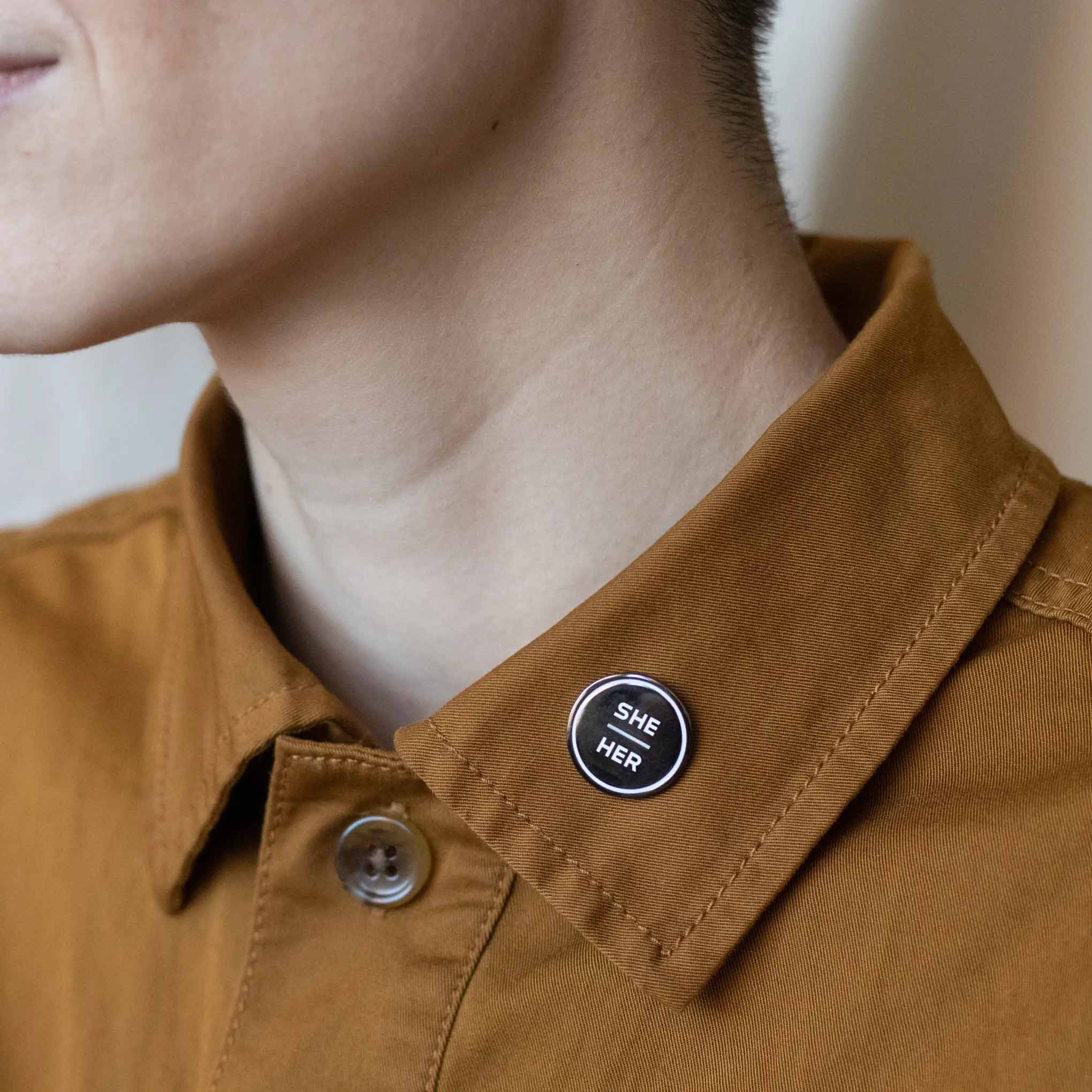 she her pronoun pin on collar