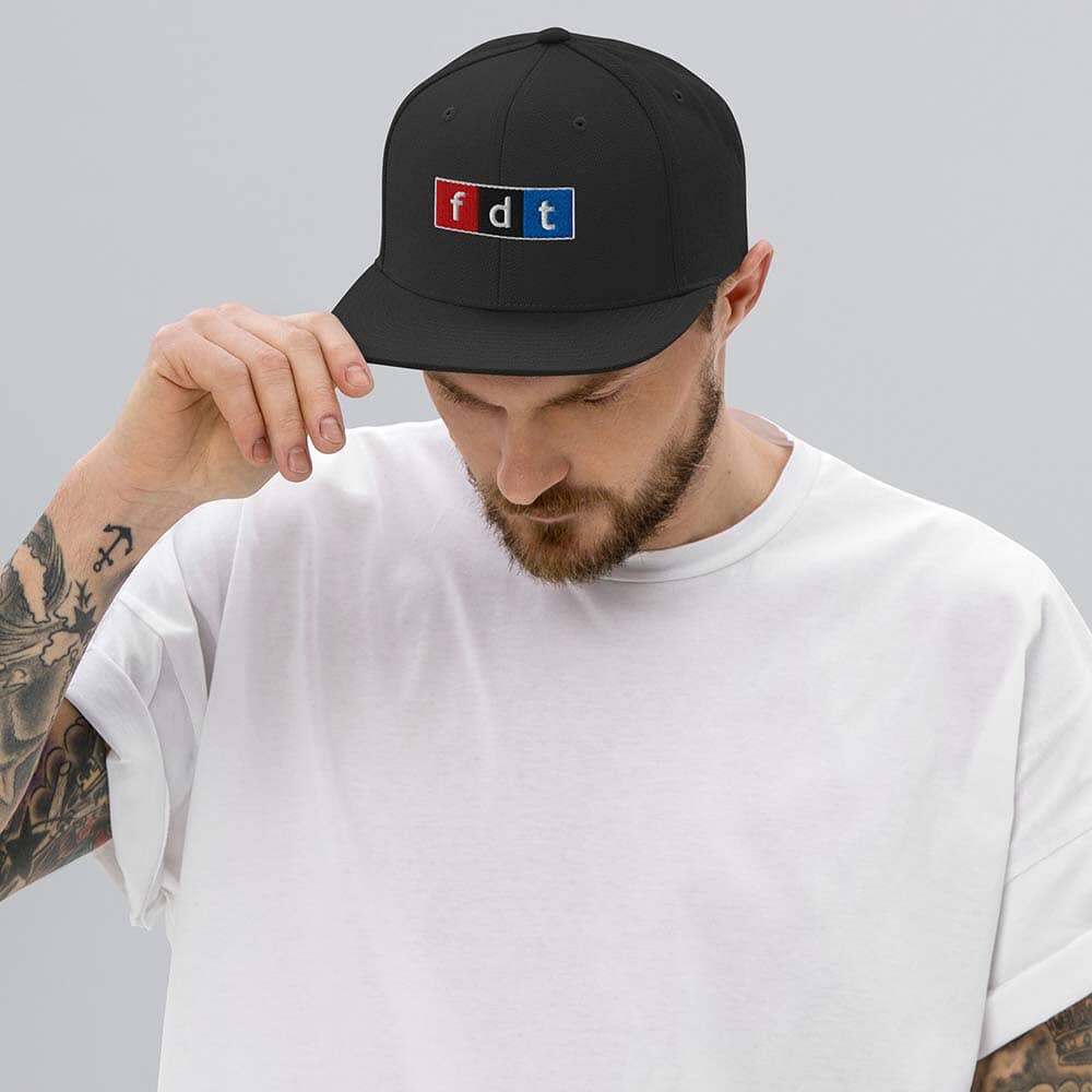 FDT 6-panel Flatbill  black on man